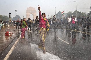 hindistan ve nepal tecavuze karsi